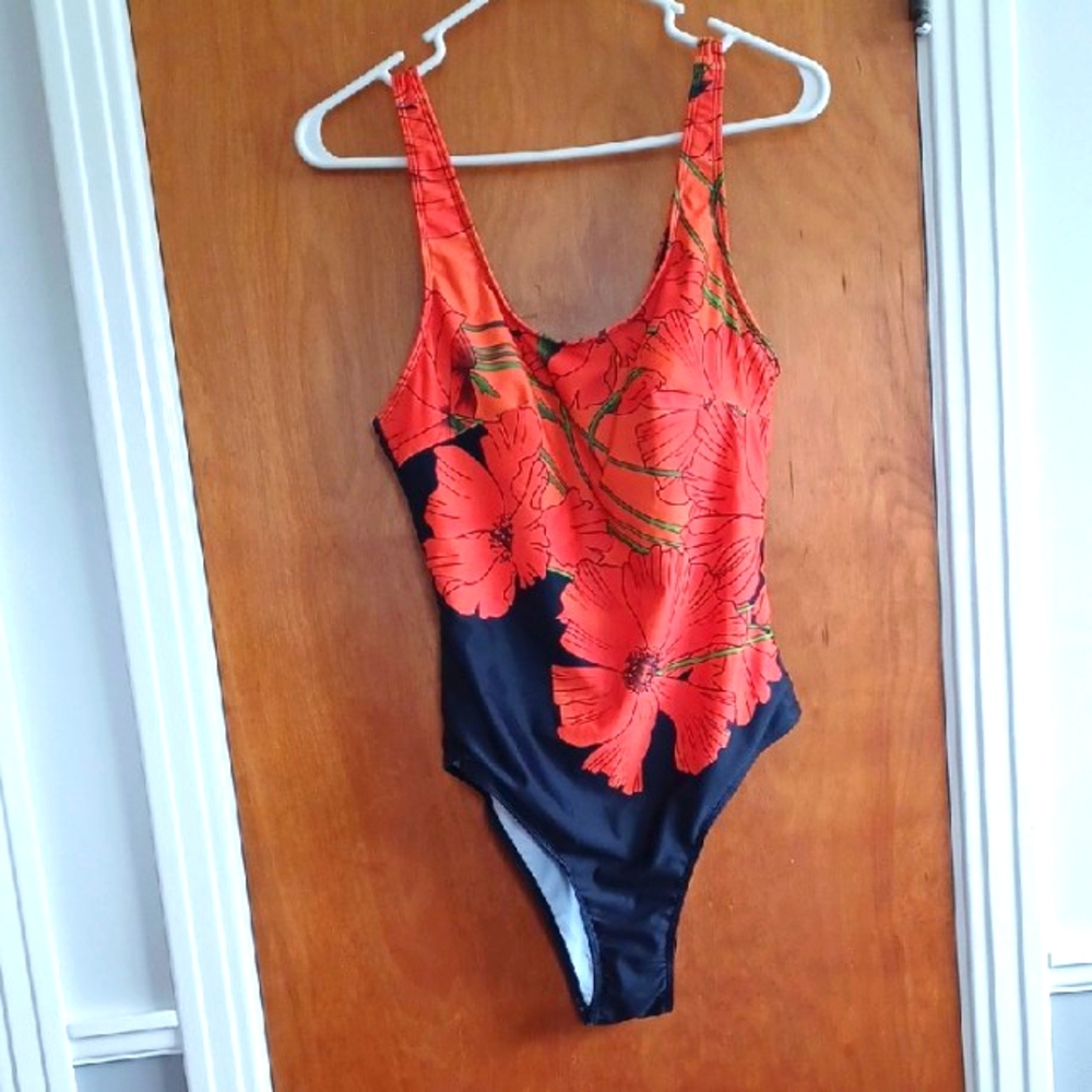 Floral One-Piece Swimsuit Sz.0XL. NWOT.Has Liner In Place!